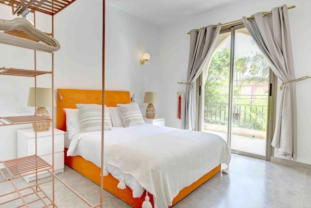 Salma Villa *